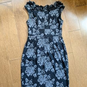 Beautiful Sheath Dress Sz 4  Maggy London Grey Rose Print
